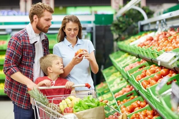 Магазин продуктов с товарным остатком и оборудованием