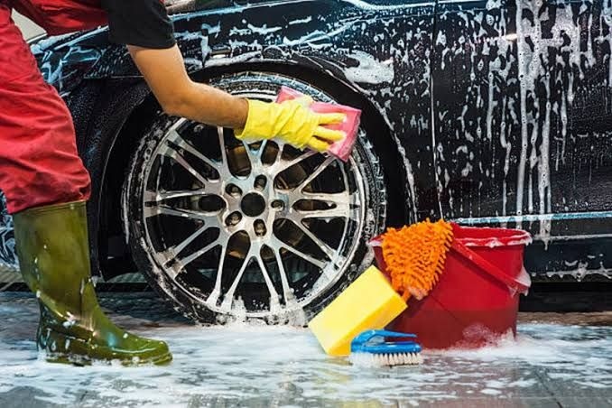 Действующий автоцентр: мойка + шиномонтаж
