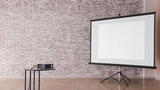 Действующая мастерская по изготовлению экранов для проекторов